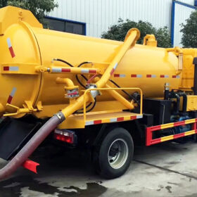 Vacuum Sewer Trucks Ship to Malaysia
