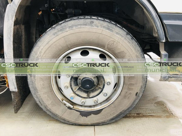 DONGFENG Tianjin KR Sewer Sweeper Truck tubeless tire