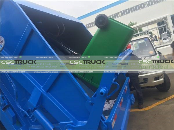Rear Loader Garbage Truck Trash can hanging device