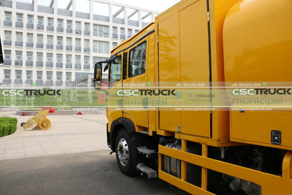 Sweeper Trucks to Hong Kong with 6 persons