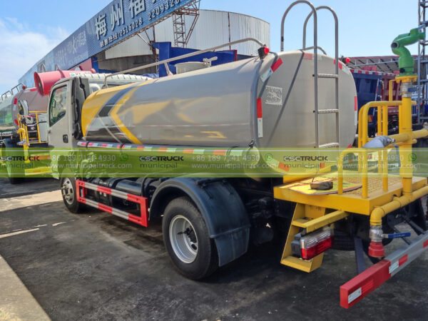 DONGFENG Small Water Sprinkler Truck Back