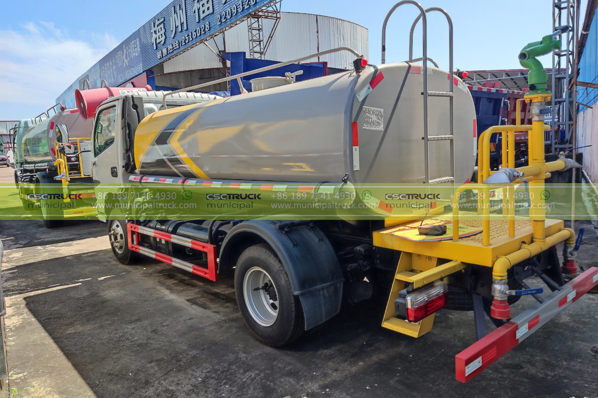 DONGFENG Small Water Sprinkler Truck Back DONGFENG Small Water Sprinkler Truck Back
