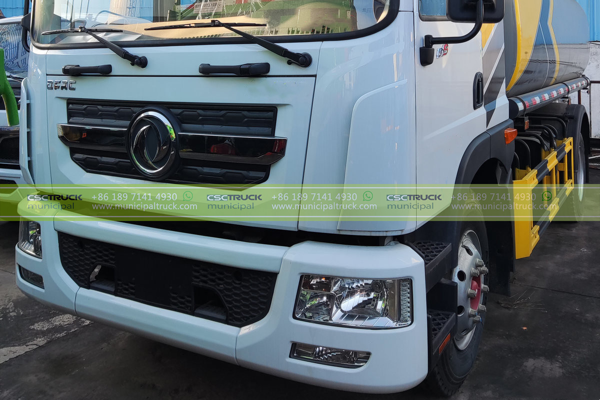 DONGFENG Small Water Sprinkler Truck Head Details DONGFENG Small Water Sprinkler Truck Head Details