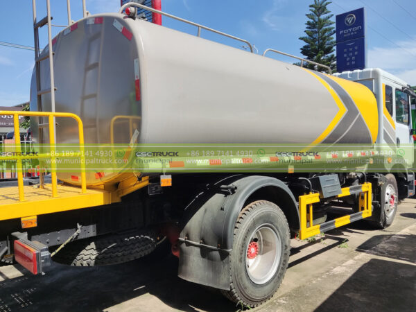 DONGFENG Small Water Sprinkler Truck Right