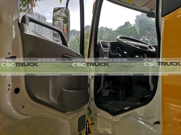 DONGFENG Tianjin High Pressure Cleaner & Sweeper Truck lined door panel