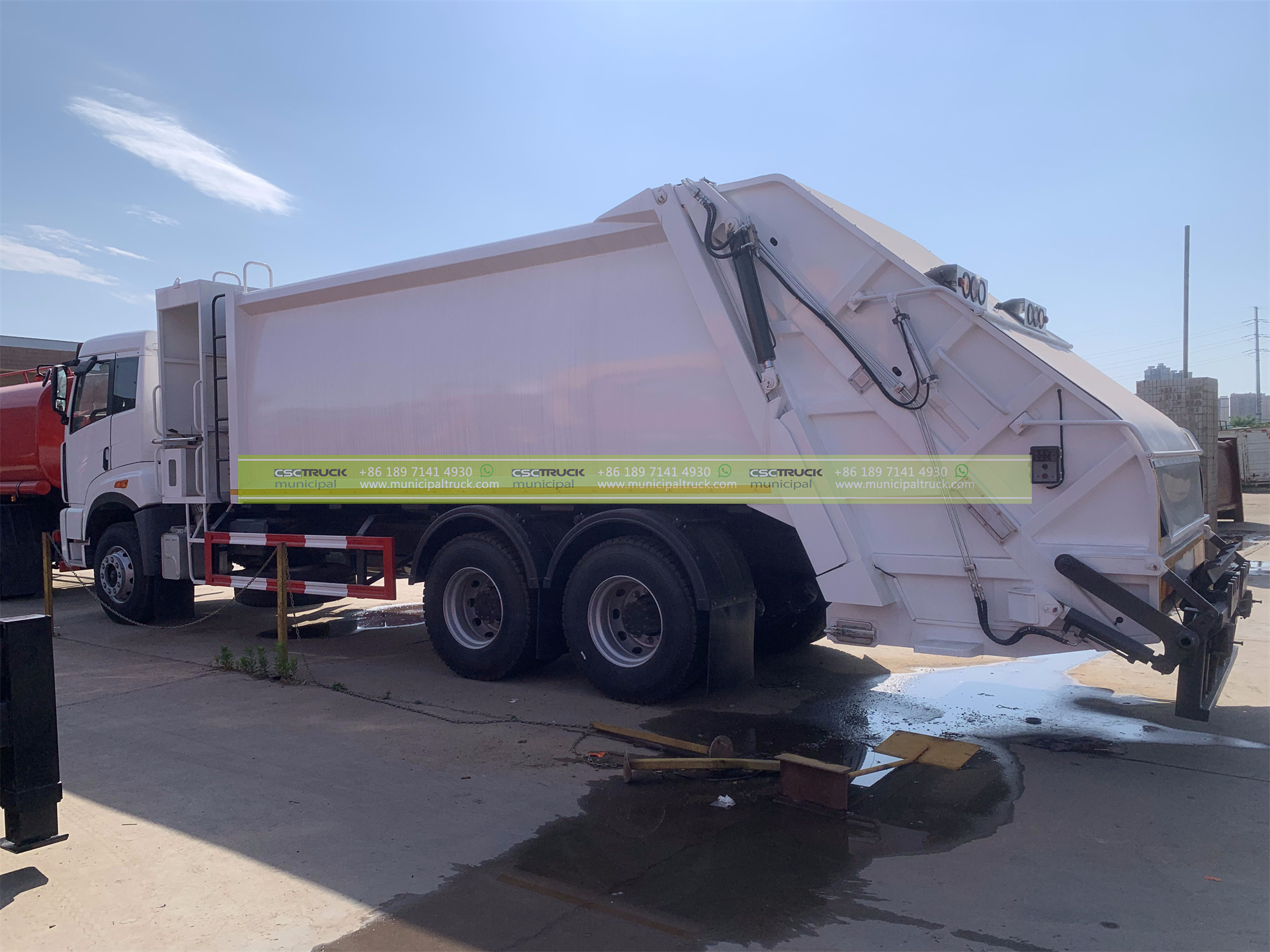FAW 18CBM Solid Waste Disposal Truck Back Right Body FAW 18CBM Solid Waste Disposal Truck Back Right Body