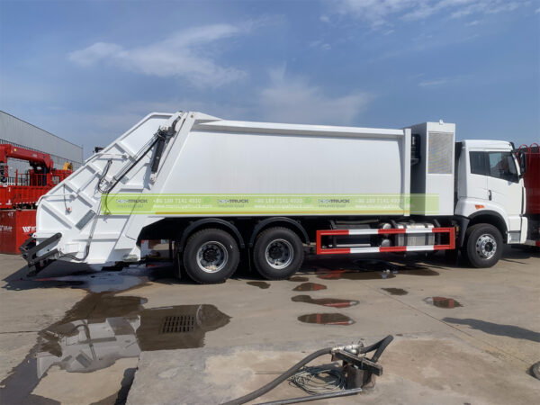 FAW 18CBM Solid Waste Disposal Truck Side View