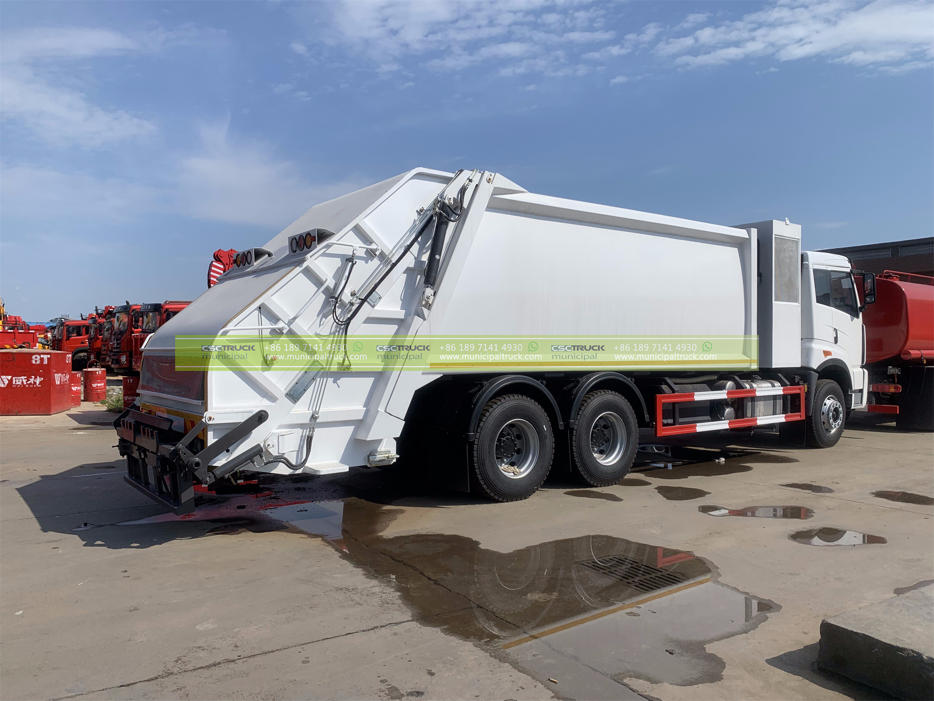 FAW 18CBM Solid Waste Disposal Truck Back View FAW 18CBM Solid Waste Disposal Truck Back View
