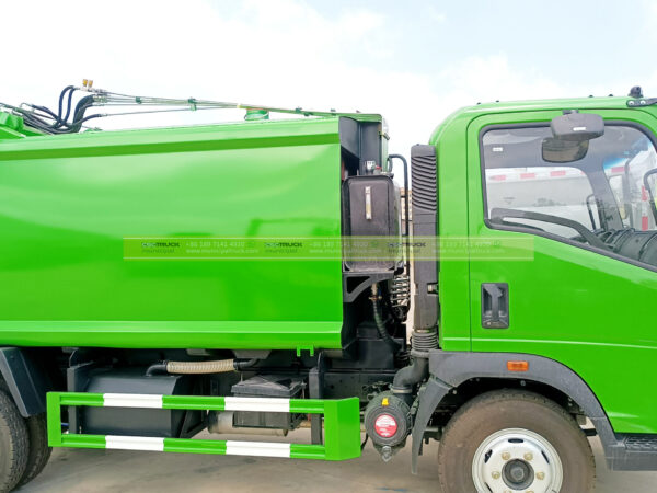 SINOTRUK 10CBM Waste Compactor Truck Side