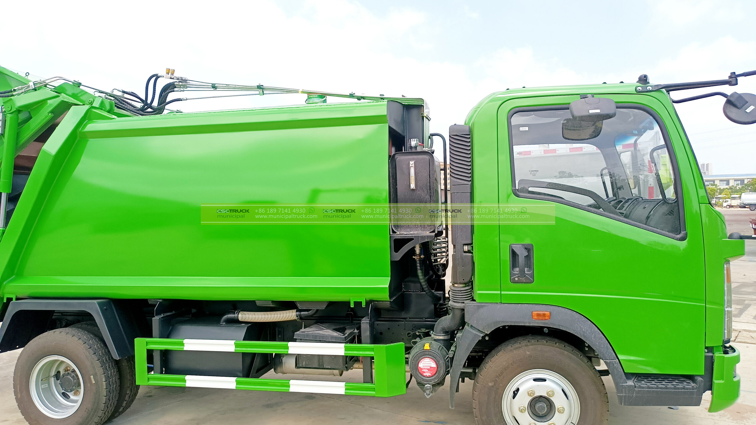 SINOTRUK 10CBM Waste Compactor Truck Side SINOTRUK 10CBM Waste Compactor Truck Side