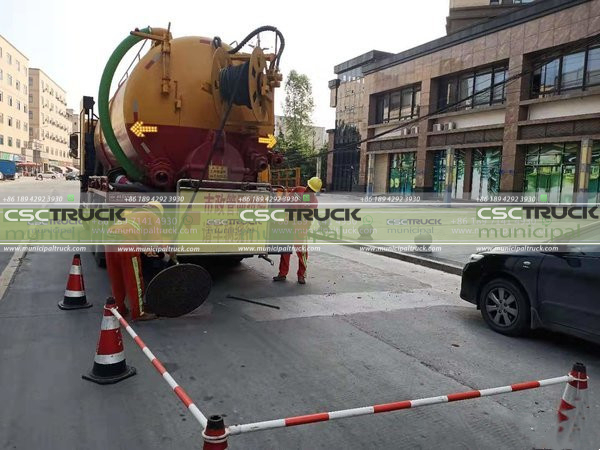 Sewage Suction Truck Working