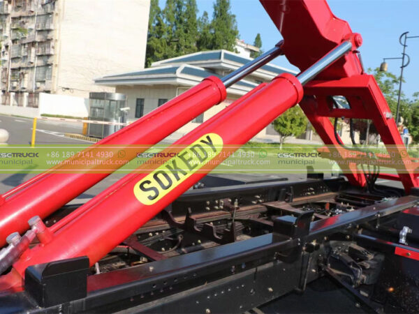 Dongfeng 10T Hook Loader Garbage Truck Hook Details