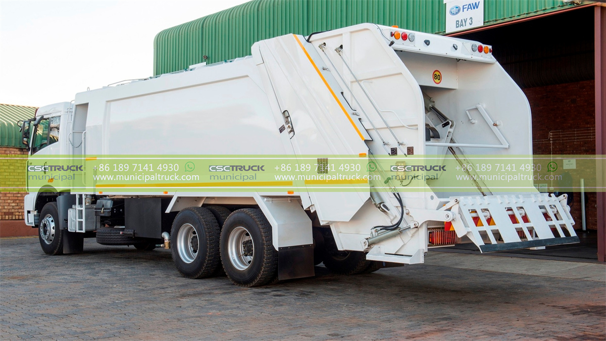 FAW 20CBM Rear Loader Refuse Truck Back