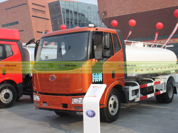 FAW 8 Ton Water Sprinkler Truck Left