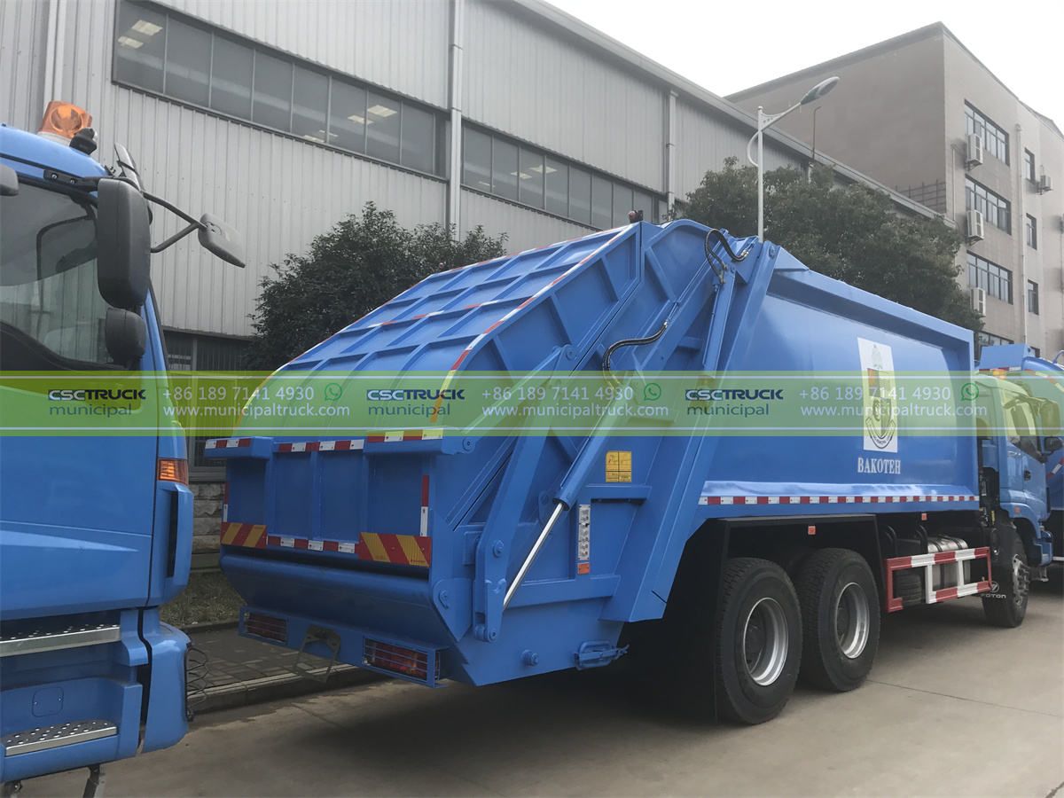 FOTON 16CBM Refuse Compactor Truck Back View FOTON 16CBM Refuse Compactor Truck Back View