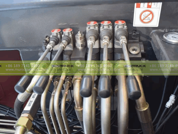 ISUZU 12CBM Rear Loader Garbage Truck Inside