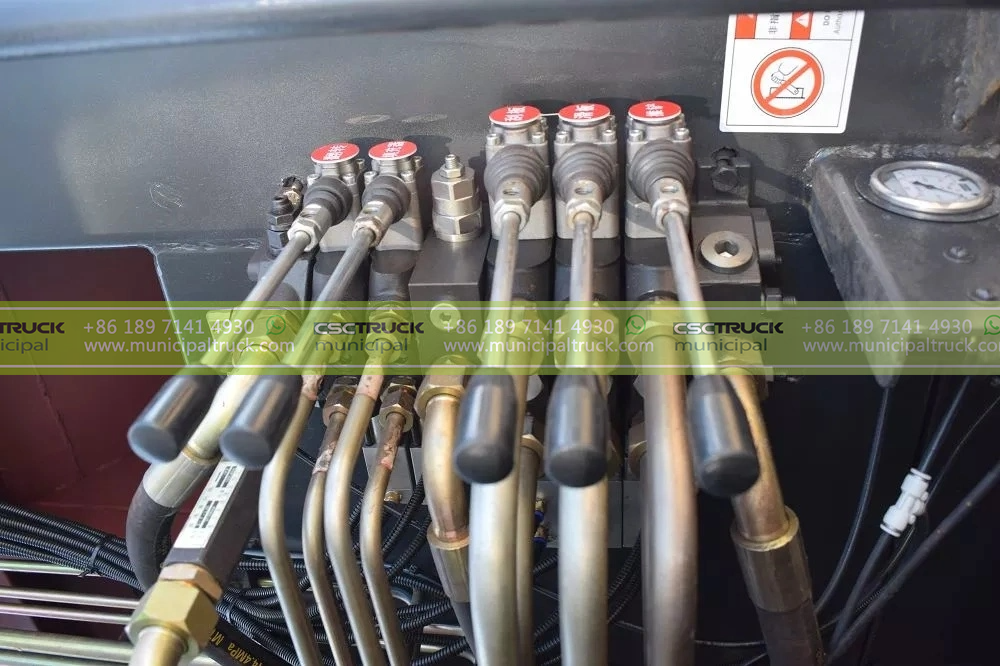 ISUZU 12CBM Rear Loader Garbage Truck Inside ISUZU 12CBM Rear Loader Garbage Truck Inside