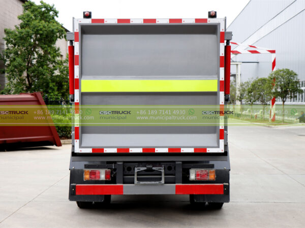 ISUZU 5CBM Side Loader Garbage Truck Back