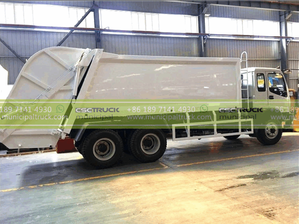 ISUZU Forward Garbage Compactor Vehicle Container