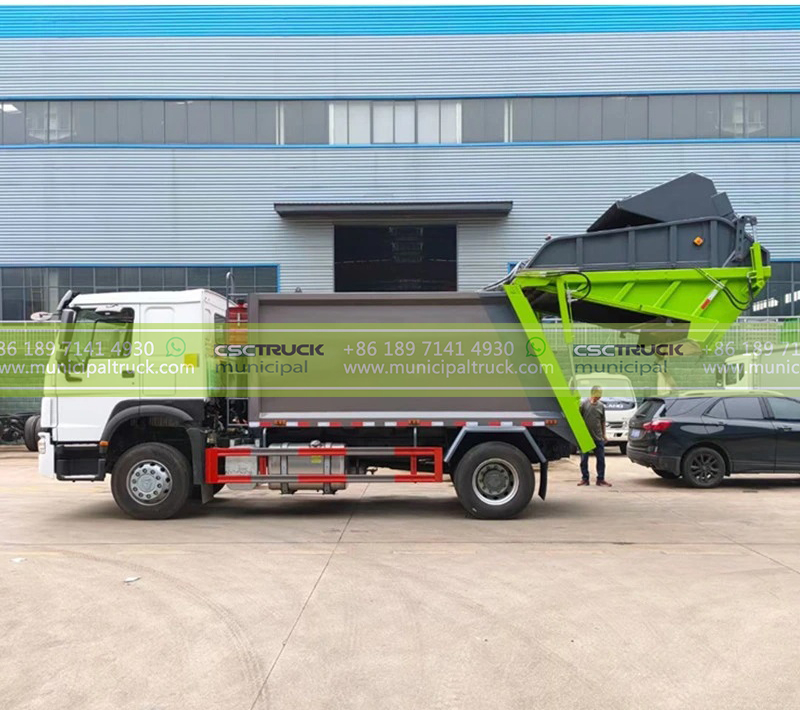 SINOTRUK 12CBM Rear Loader Garbage Truck Working