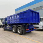 SINOTRUK 18T Hook Lift Garbage Truck Back