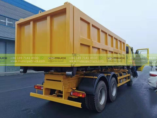 SINOTRUK 20T Hook Loader Garbage Truck Back