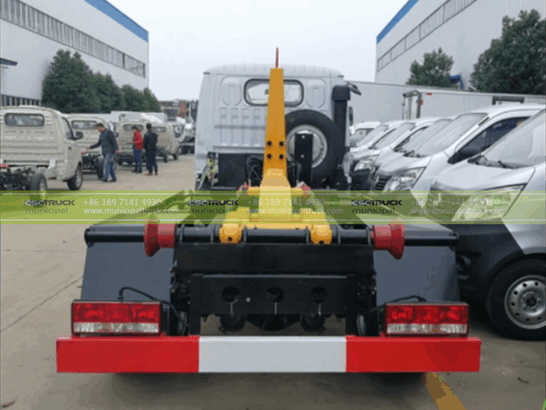 SINOTRUK 4T Roll off Garbage Truck Back