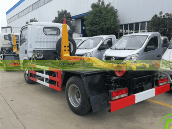 SINOTRUK 4T Roll off Garbage Truck Side