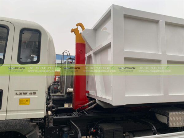 SINOTRUK 4T Roll off Garbage Truck with Bin