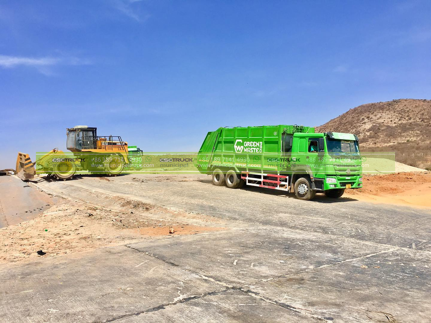 SINOTRUK Municipal Refuse Compactor Truck Working SINOTRUK Municipal Refuse Compactor Truck Working