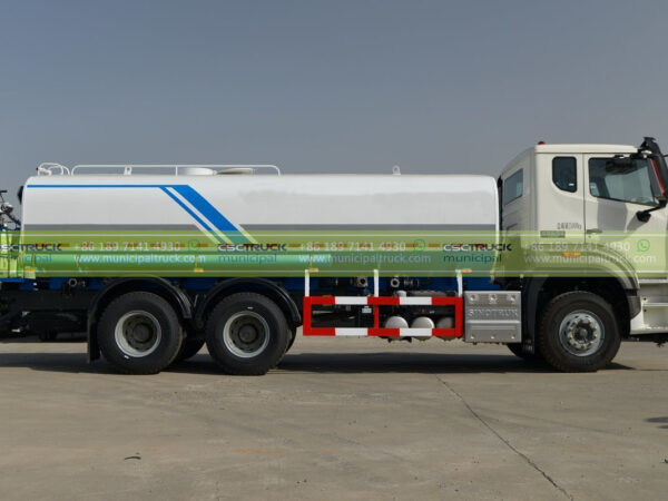 Sinotrek 14 Ton Water Sprinkler Truck Container