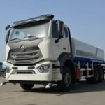 SINOTRUK 14 Ton Water Sprinkler Truck Sinotrek 14 Ton Water Sprinkler Truck Left Head