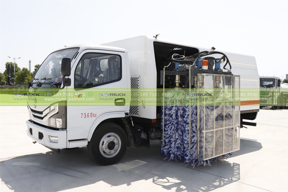 DONGFENG Road Fence Cleaner Truck Working DONGFENG Road Fence Cleaner Truck Working