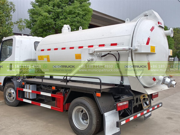 FAW 8 Ton Exhauster Sewage Suction Truck Back