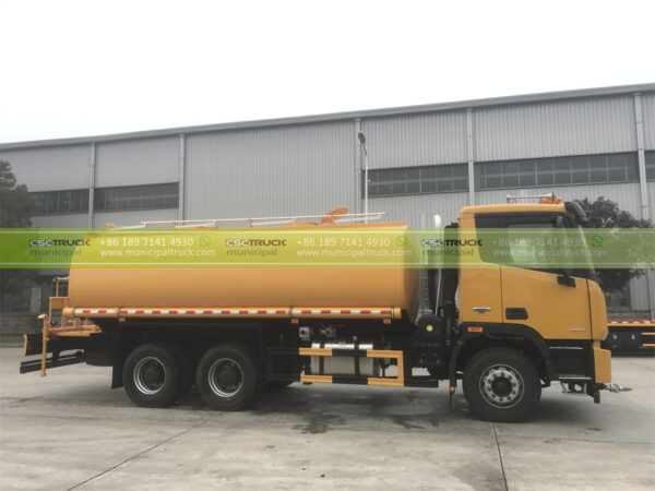 FOTON 16,000L Rear Sprinkler Truck Right