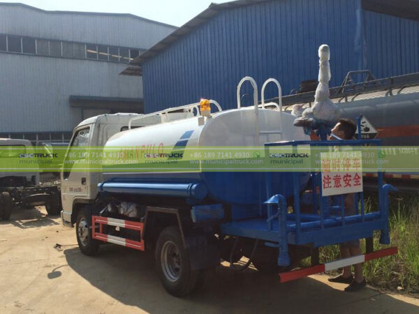FOTON Mini Water Spraying Vehicle Back