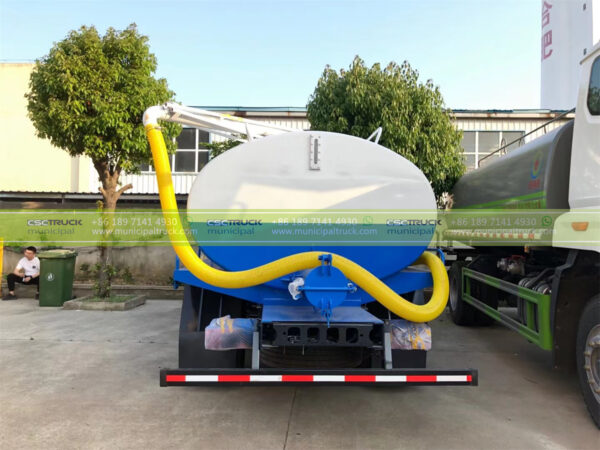 FOTON Toilet Vacuum Sucker Truck Back