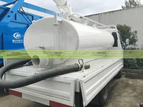 ISUZU 5,000L Septic Vacuum Truck Back