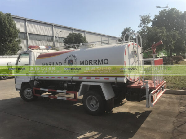 ISUZU 5,000L Water Spray Truck Back View