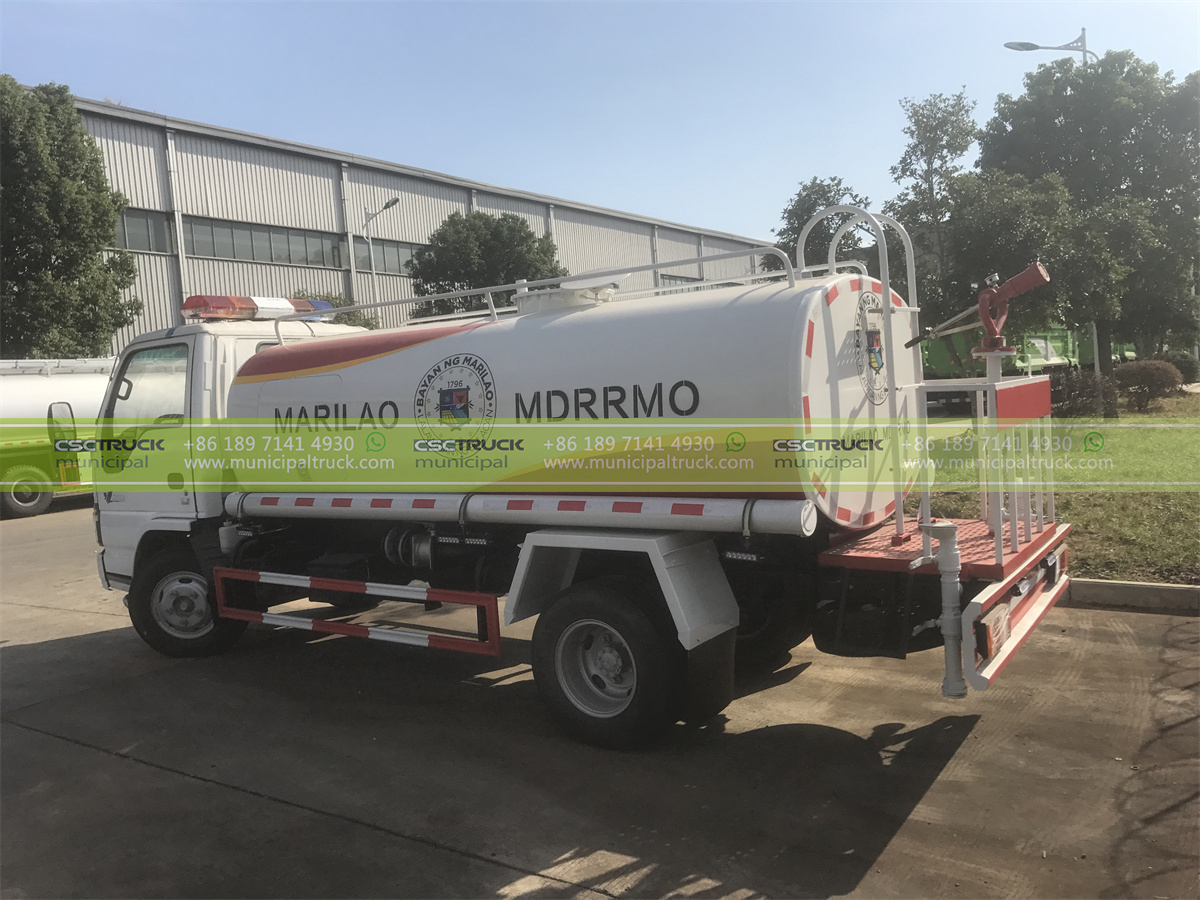 ISUZU 5,000L Water Spray Truck Back View ISUZU 5,000L Water Spray Truck Back View