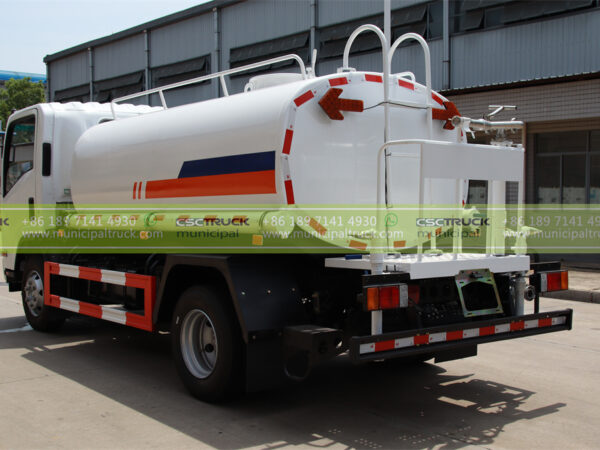 ISUZU 8,000L Water Sprinkler Truck Back