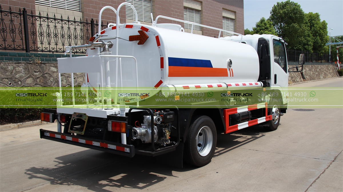 ISUZU 8,000L Water Sprinkler Truck Back View ISUZU 8,000L Water Sprinkler Truck Back View