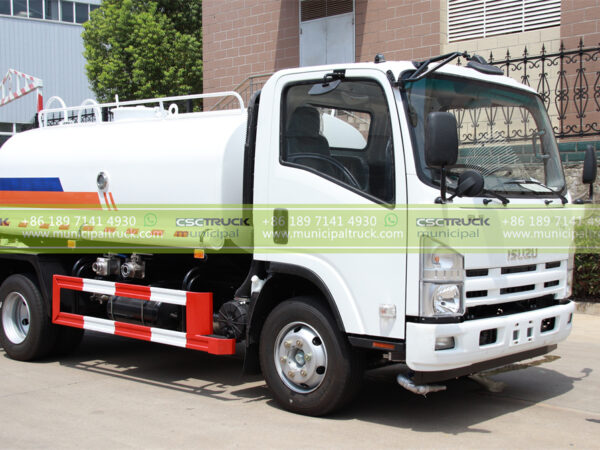 ISUZU 8,000L Water Sprinkler Truck Right View