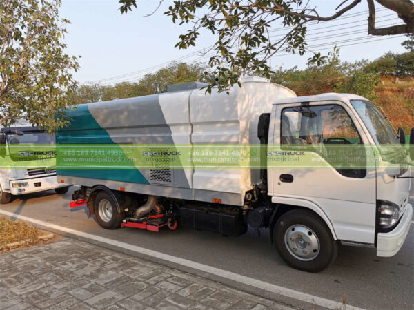 ISUZU Vacuum Clean Sweeper Truck Side