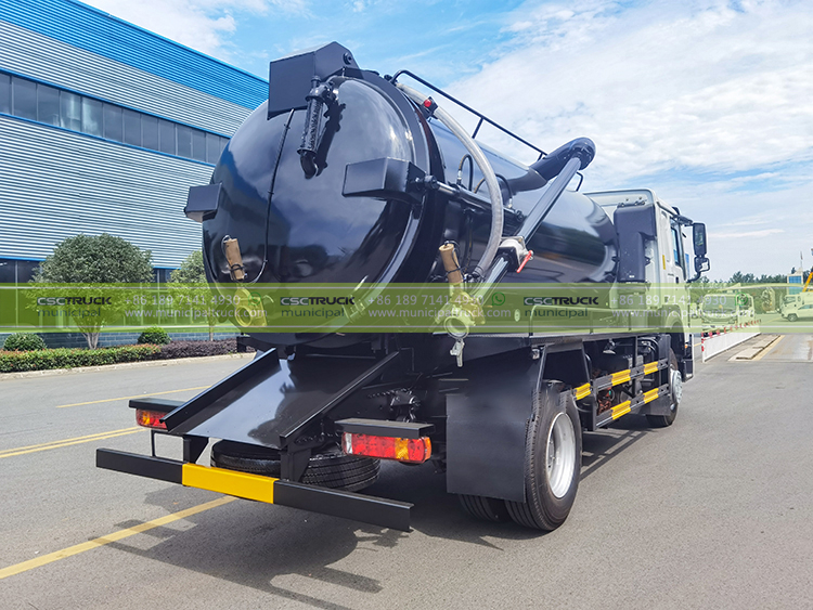 SINOTRUK 10,000L Vacuum Sewage Tanker Truck Back Details SINOTRUK 10,000L Vacuum Sewage Tanker Truck Back Details
