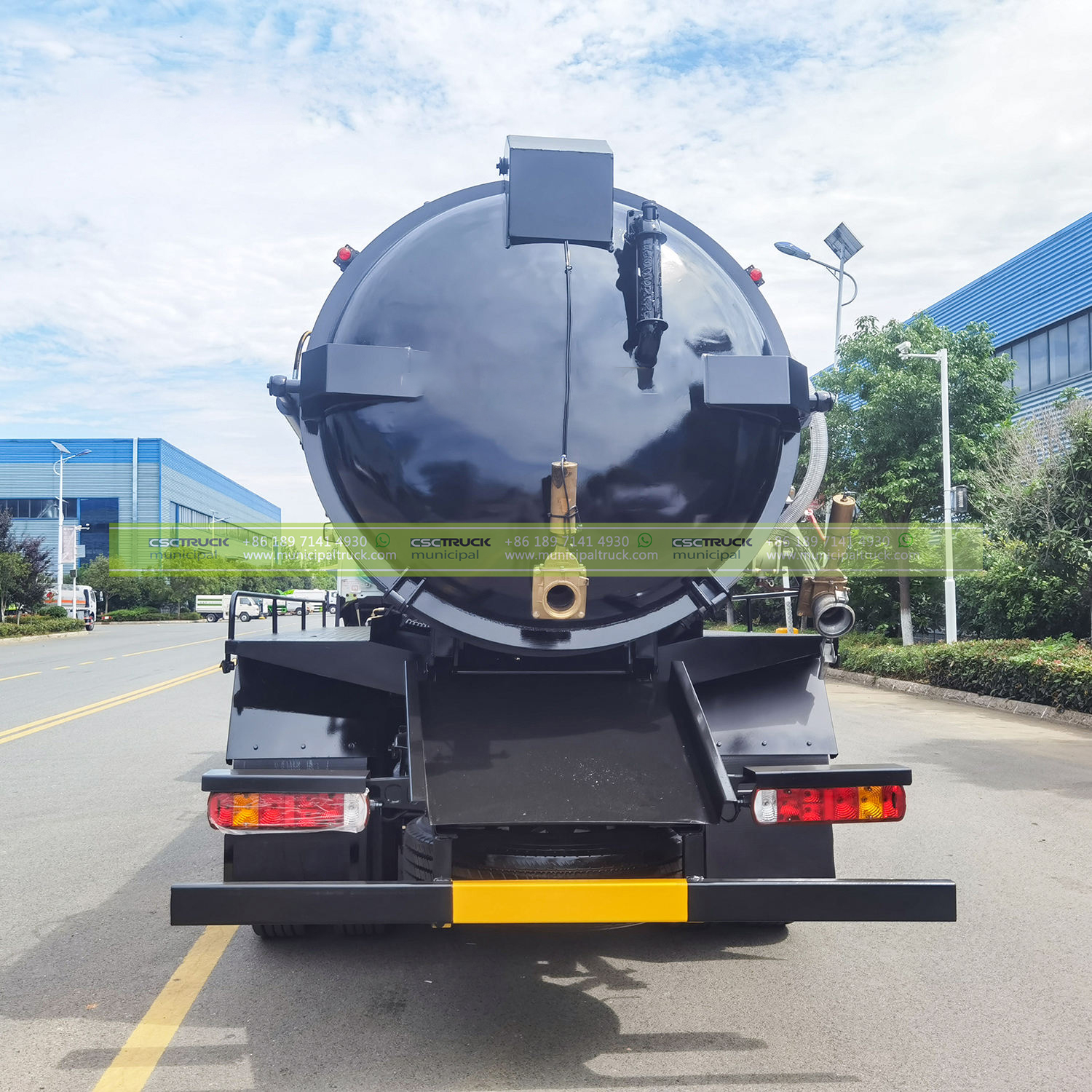 SINOTRUK 10,000L Vacuum Sewage Tanker Truck Back SINOTRUK 10,000L Vacuum Sewage Tanker Truck Back