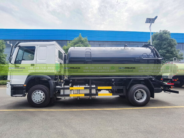 SINOTRUK 10,000L Vacuum Sewage Tanker Truck Container