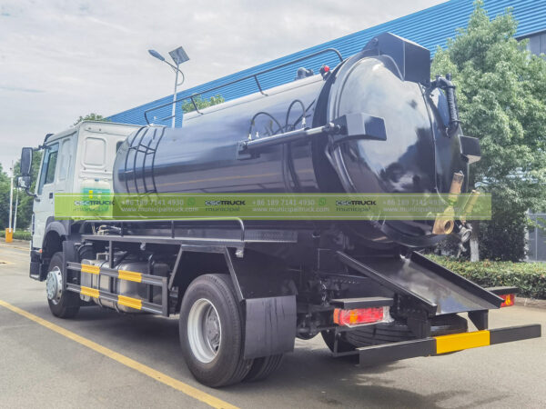 SINOTRUK 10,000L Vacuum Sewage Tanker Truck Right