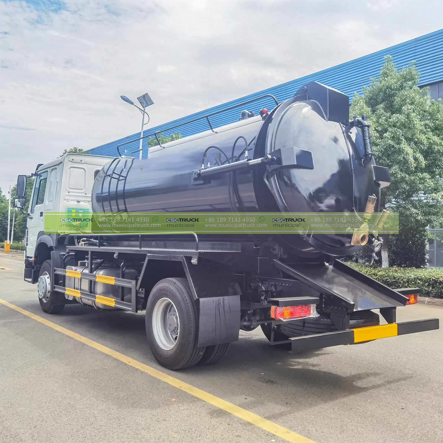 SINOTRUK 10,000L Vacuum Sewage Tanker Truck Right SINOTRUK 10,000L Vacuum Sewage Tanker Truck Right
