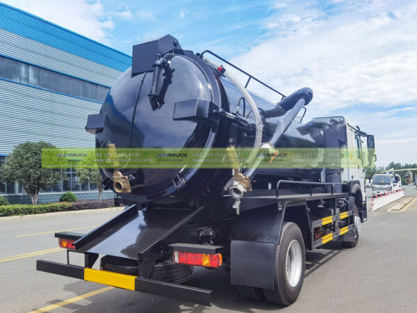 SINOTRUK 10,000L Vacuum Sewage Tanker Truck Working